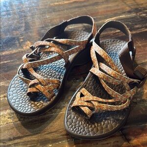 Chaco Strappy Sandals W6